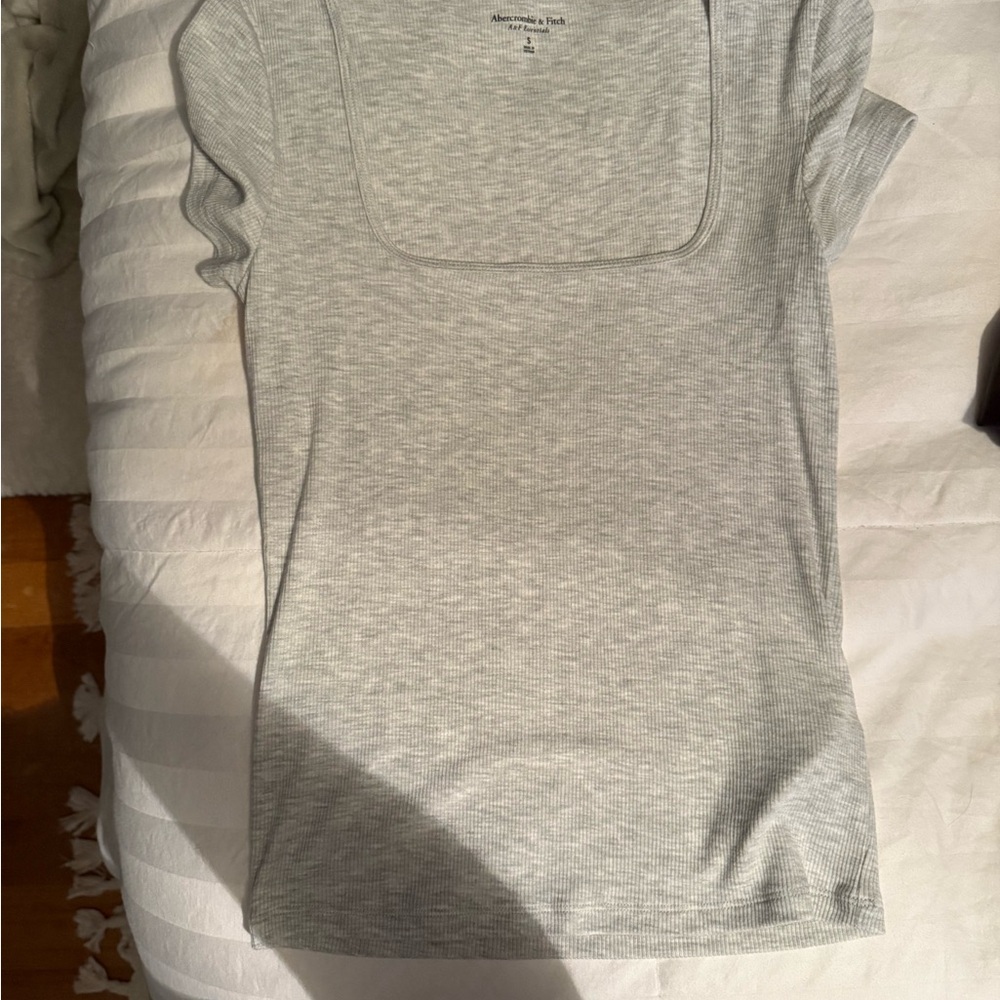 Abercrombie & Fitch Light Gray Short Sleeve Square Neck T